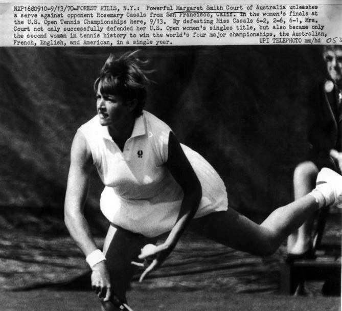 Ultima dei quattro figli di Lawrence e Catherine Smith, prende una racchetta in mano a otto anni e a 17 mette in bacheca il primo di 11 titoli all&#39;Australian Open, 7 dei quali consecutivi. Sarebbero probabilmente stati 8, ma nel 1967 si ritira temporamente per convolare a nozze con Barry Court (Upi)
